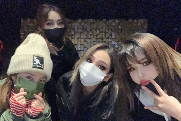 Dậy sóng tin Minzy thông báo 2NE1 sẽ tái hợp, còn khẳng định bất ngờ về chuyện quá khứ với f(x)