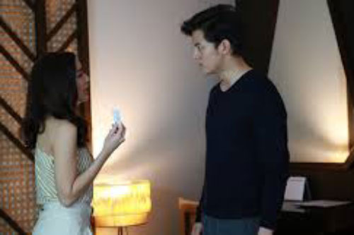 Tôi bảo vợ ở nhà chăm sóc mẹ chồng bị tai biến, cô ấy đồng ý nhưng lại đòi tiền công