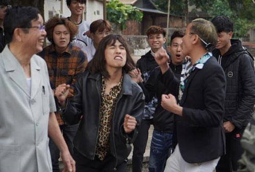 Diễn viên Việt Bắc đắt show hài Tết: Vừa chạy show Táo Quân, vừa tham gia 'Hiệp sĩ làng'