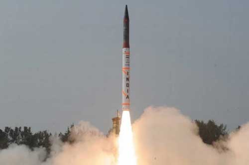 Ấn Độ lần đầu phóng thử nghiệm thành công tên lửa đất đối không thế hệ mới