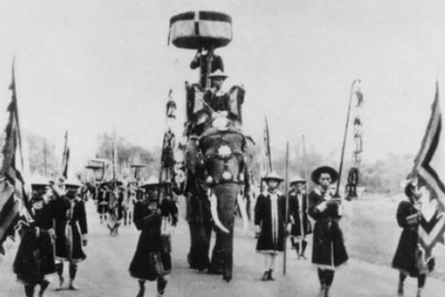 Chuyến du xuân của vua quan nhà Nguyễn