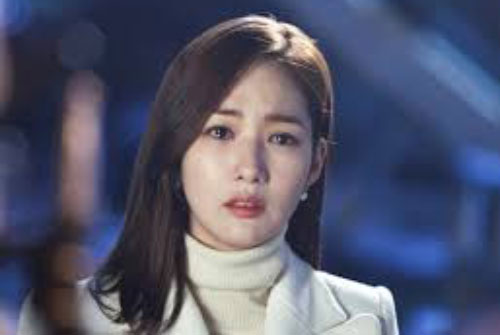 Theo chồng đi tiệc tất niên công ty, tôi bị sếp của anh hỏi đểu, nhưng cuộc hội thoại vô tình nghe được tại WC nữ đã tiết lộ tất cả