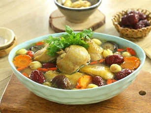 Cách làm gà hầm hạt sen đơn giản, bổ dưỡng