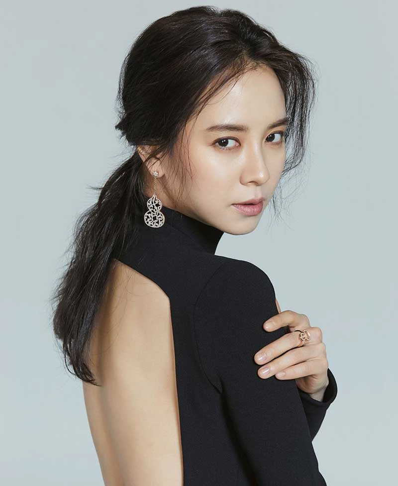 9. Song Ji-hyo - 1.897 lượt bình chọn.