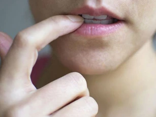 Còn giữ thói quen cắn móng tay coi chừng rước họa vào thân