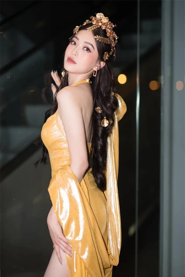 Á hậu Phương Nga diện đầm vàng hóa nữ thần kiêu sa - ảnh 4