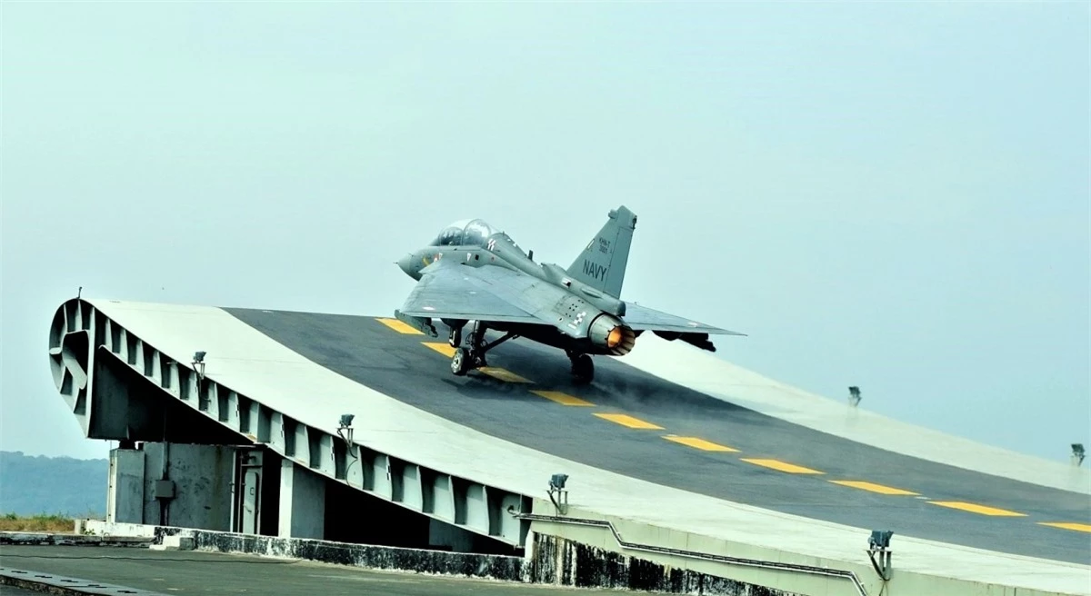 Chiếc Tejas dành cho Không quân Hải quân Ấn Độ; Nguồn: wikipedia.org