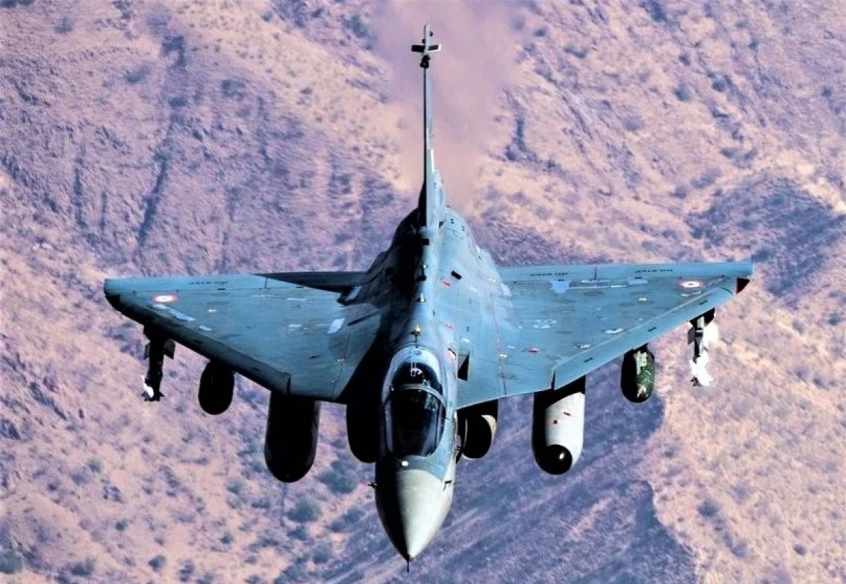 Tejas được cho “ngang tài” với JAS-39 Gripen của Thụy Điển; Nguồn: wikipedia.org.