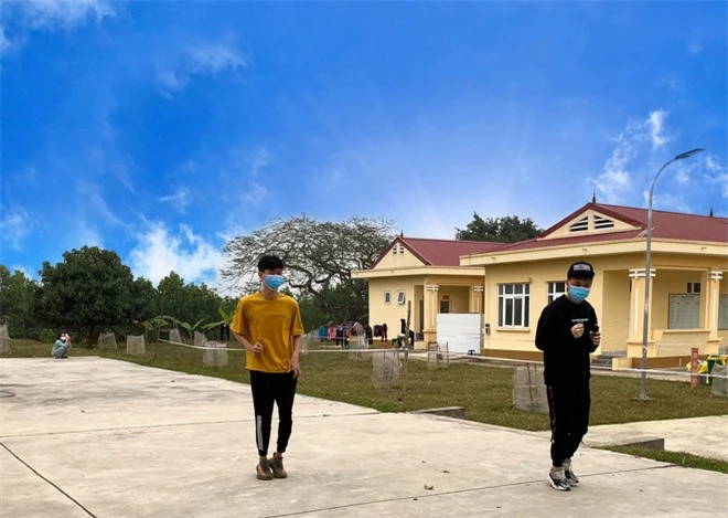 Sống trong khu cách ly vì đi diễn ở Hải Dương, Minh Vương phản ứng thế nào? - Ảnh 6. Sống trong khu cách ly vì đi diễn ở Hải Dương, Minh Vương phản ứng thế nào? - Ảnh 6.