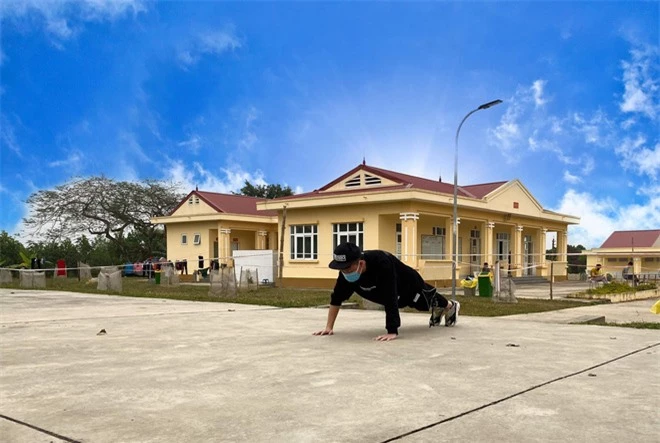 Sống trong khu cách ly vì đi diễn ở Hải Dương, Minh Vương phản ứng thế nào? - Ảnh 7. Sống trong khu cách ly vì đi diễn ở Hải Dương, Minh Vương phản ứng thế nào? - Ảnh 7.