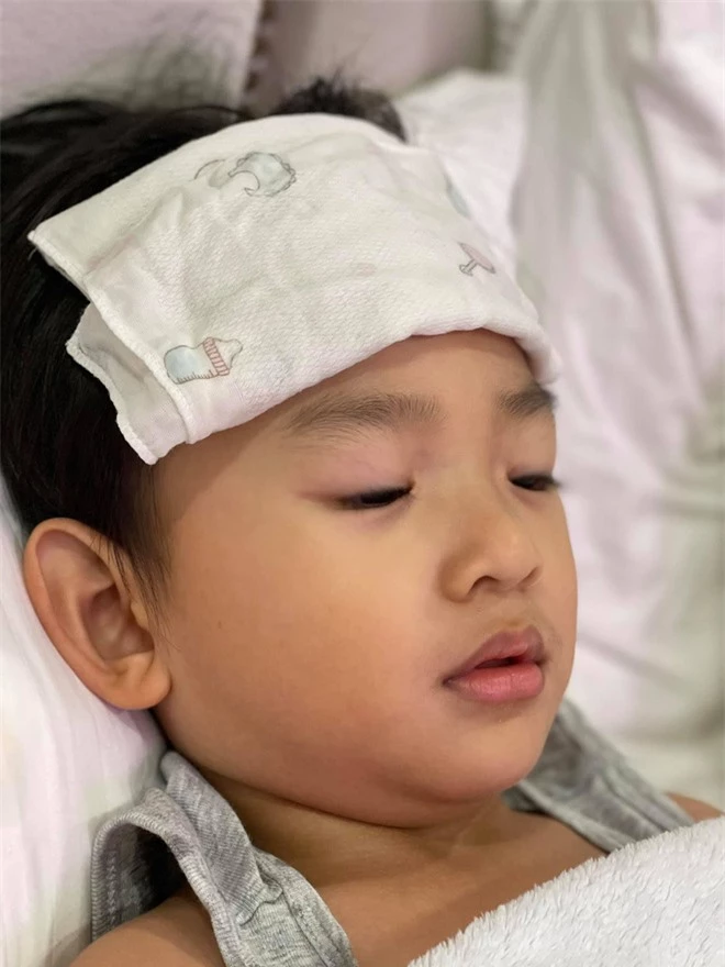 Thuý Diễm - Lương Thế Thành xót xa khi con trai phải nhập viện giữa mùa dịch, Ốc Thanh Vân và dàn sao Vbiz liên tục gửi lời động viên - Ảnh 2. Thuý Diễm - Lương Thế Thành xót xa khi con trai phải nhập viện giữa mùa dịch, Ốc Thanh Vân và dàn sao Vbiz liên tục gửi lời động viên - Ảnh 2.
