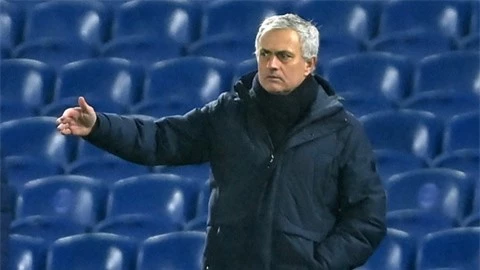 Tottenham thua trận thứ hai liên tiếp ở Premier League: Mourinho loạn đao pháp