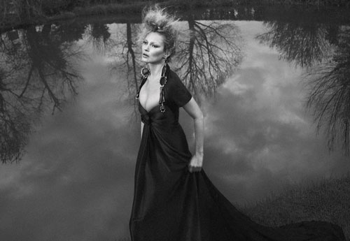 Kate Moss U50 gợi cảm đầy sức sống