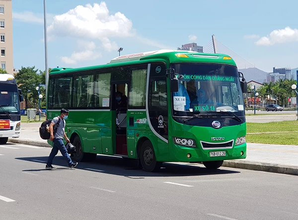 Theo thông báo của Sở GTVT Đà Nẵng, cCác tuyến vận tải hành khách cố định liên tỉnh, các hoạt động vận tải của xe hợp đồng, xe du lịch, xe taxi, xe buýt có hành trình không qua các tỉnh hoặc địa bàn tỉnh có công bố dịch Covid-19 thì hoạt động vận tải bình thường.