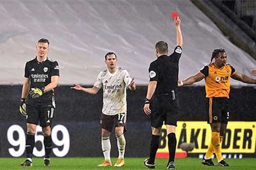 Huyền thoại MU chỉ trích Leno giỏi 'tấu hài'