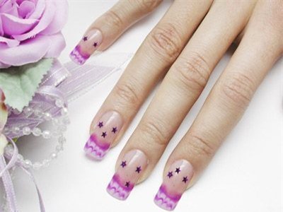 Phụ nữ nên cẩn trọng khi đắp gel cho móng tay