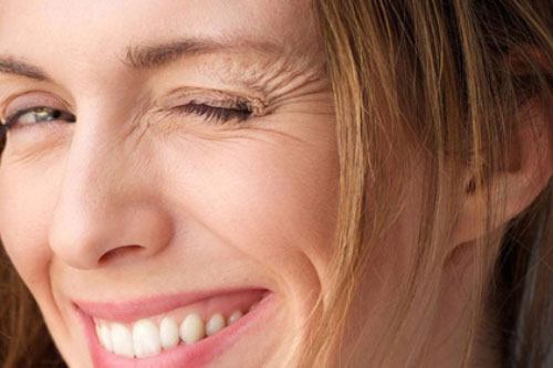 Bí quyết làm tan hết nếp nhăn, vết chân chim vùng mắt