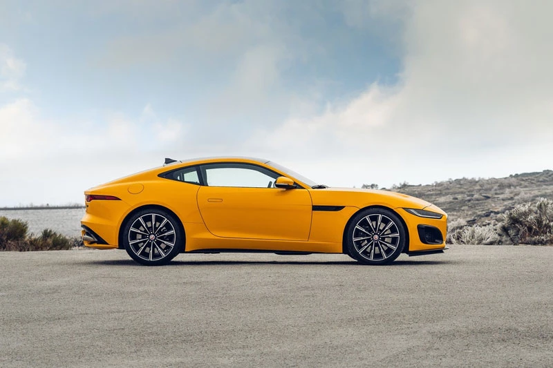 6. Jaguar F-Type 2021.