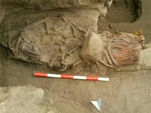 Phát hiện xác ướp phụ nữ 4.500 tuổi ở Peru - 1