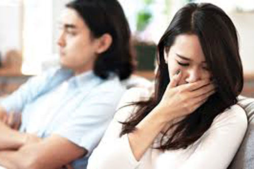 Sắp đến ngày cưới, bất ngờ có một cô gái lạ chạy đến cầu xin tôi cưu mang mẹ con cô ấy, nhận ra người quen cũ, tôi choáng váng quay cuồng