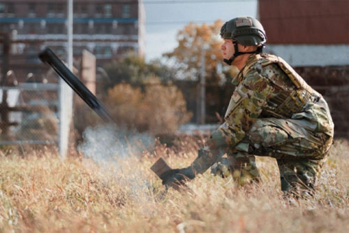 UAV cầm tay Mỹ diệt mục tiêu sau chướng ngại vật