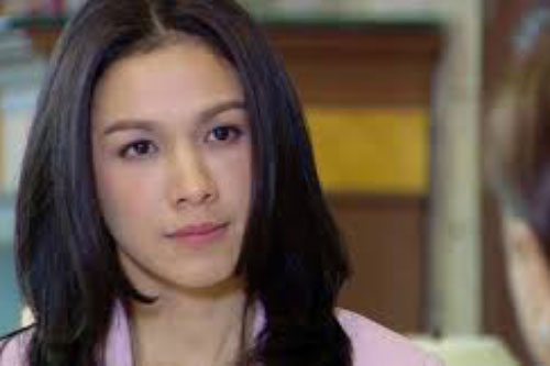 Thấy con dâu sắm quà Tết đằng ngoại, mẹ chồng lẩm bẩm ''có cho được cái gì đâu mà phải giữ họ hàng'', song màn đáp trả của cô vợ lại khiến bà im bặt