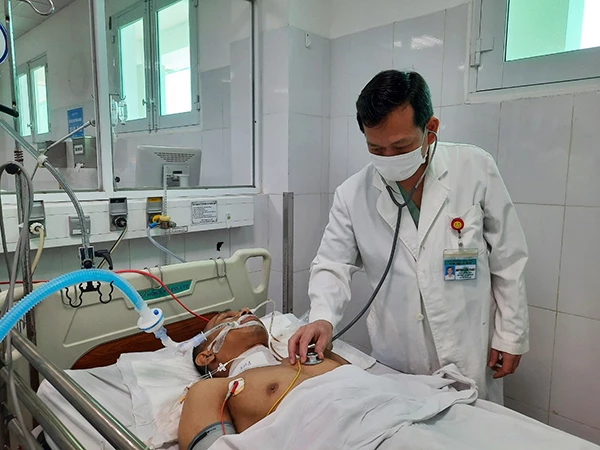 Bệnh nhân Nguyễn V.N. được các bác sĩ Bệnh viện Đà Nẵng cấp cứu kịp thời và điều trị tích cực