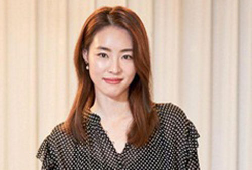 "Mối tình đầu của Hyun Bin" Lee Yeon Hee lần đầu tiết lộ về ông xã sau hơn nửa năm kết hôn