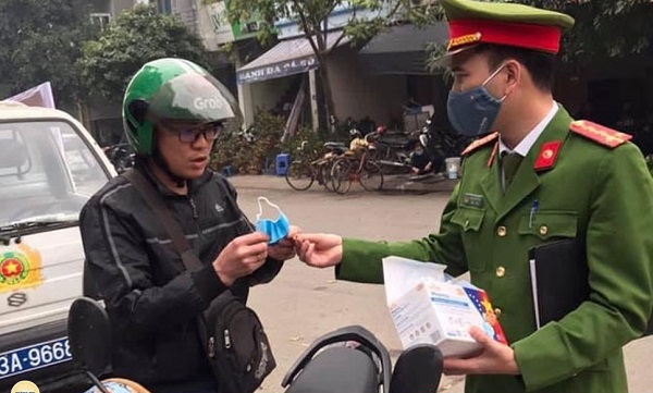 Hà Nội: Không phong tỏa tràn lan, xử phạt nhiều người không đeo khẩu trang nơi công cộng