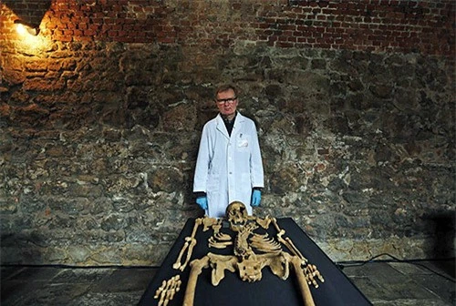 25 bộ xương chứa bí mật về Cái chết đen