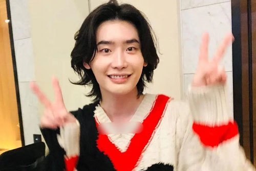 Sau Sehun, tới "bạn trai tin đồn của Trịnh Sảng" Lee Jong Suk gây "choáng" nặng vì diện mạo quá lạ và "tuột dốc"