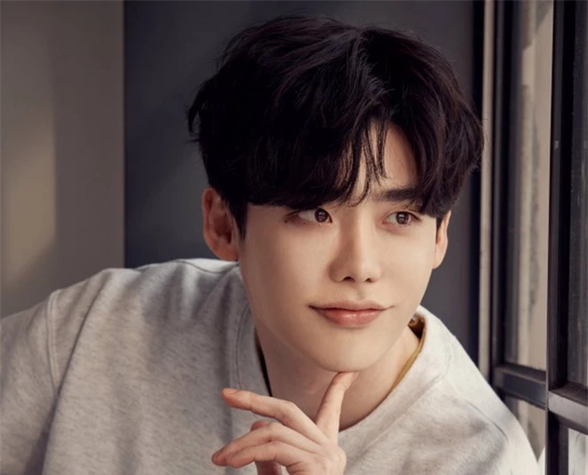 Sau Sehun, tới lượt bạn trai tin đồn của Trịnh Sảng Lee Jong Suk khiến dân tình choáng nặng vì hình ảnh lạ hoắc - Ảnh 5.