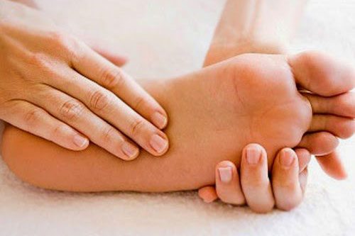 7 cách khử dứt điểm mùi hôi chân