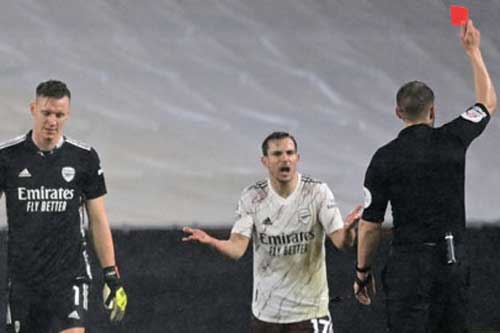 Arsenal 'tan nát' hàng thủ ở vòng tới