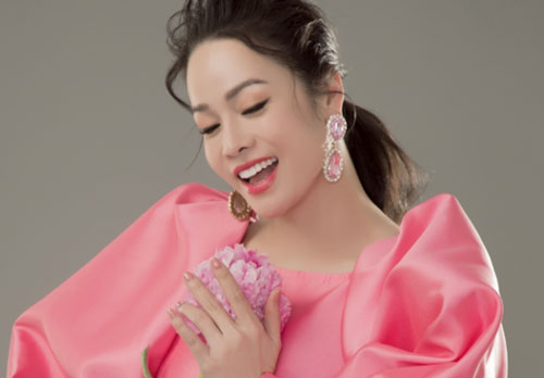 Nhan sắc tuổi 35 của "gái một con" Nhật Kim Anh