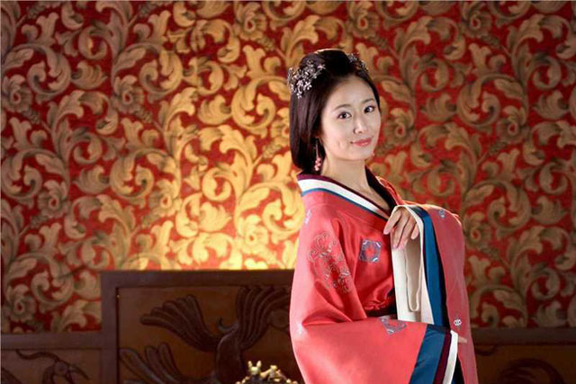 Cú đổi đời ngoạn mục của một cung nữ: Xuất thân nghèo khó, phải hầu hạ hậu phi nhưng vì thái giám viết sai một chữ mà cuộc đời rẽ hướng