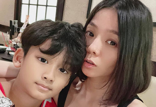 Khoe ảnh bên con trai, Lệ Quyên tiết lộ cá tính khó ngờ đăng sau vẻ ngoài lạnh lùng của quý tử