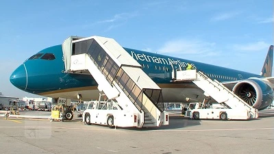Vietnam Airlines hoàn vé ra voucher, ưu đãi tặng thêm 10% và hỗ trợ tối đa thủ tục check-in tại sân bay.