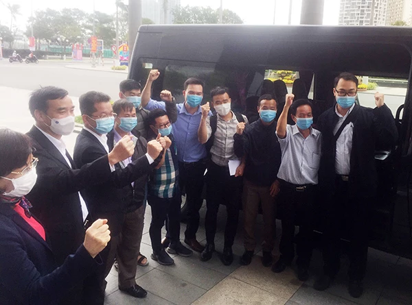 Các thành viên đoàn y tế Đà Nẵng bày tỏ quyết tâm hoàn thành tốt nhiệm vụ hỗ trợ tỉnh Giai Lai phòng, chống dịch COVID-19
