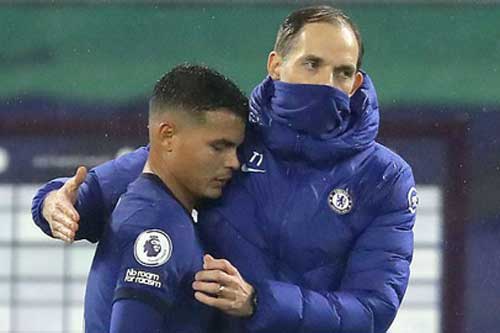 Thiago Silva chấn thương, Tuchel 'méo mặt'