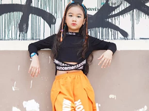 Học trò cưng siêu mẫu Võ Hoàng Yến trổ tài làm stylist cực chất