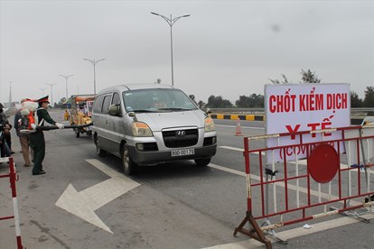 Thủ tướng yêu cầu tạo thuận lợi cho bà con vùng dịch vận chuyển, tiêu thụ hàng hóa