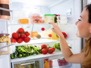 Trữ đồ Tết cả tháng không lo tủ lạnh "bốc mùi", học ngay 5 bí kíp khử mùi cực đỉnh
