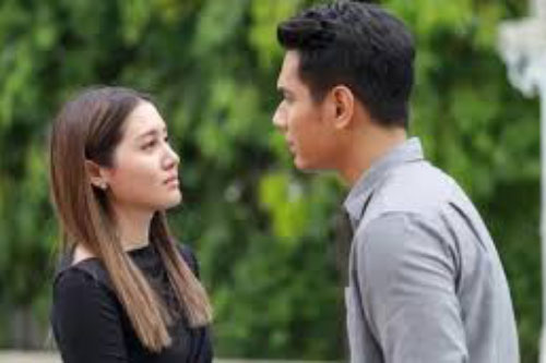 Chồng tuyên bố: "Chúng ta đã lấy nhầm một nửa của người khác" rồi đưa đơn ly hôn, nhưng 1 năm sau anh ta phải nghẹn ngào thốt lên 3 từ lúc đêm muộn