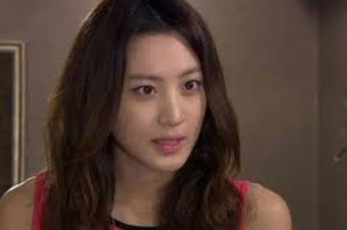 Rủ người yêu về quê ăn cỗ, cô ấy dẫn theo cả người giúp việc, lý do đưa ra làm tôi ngây người