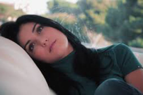 Chồng đưa cho vợ 5 triệu đồng nói là tiền thưởng Tết, để rồi khi biết nguồn gốc số tiền, tôi lặng người