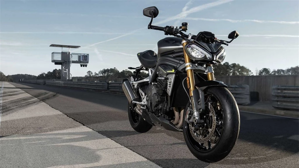 Triumph Speed Triple 1200 RS ra mat anh 1