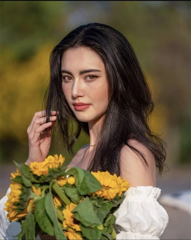 Mê đắm với loạt hình ‘ma nữ đẹp nhất Thái Lan’ khoe nhan sắc rạng rỡ hơn hoa  - ảnh 1