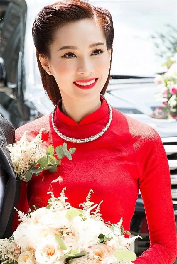 dien-ao-dai-do-trong-ngay-trong-dai-my-nhan-viet-nao-xinh-dep-nhat-305e93a5-ngoisaovn-w603-h900 0