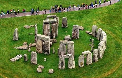Phát hiện bãi đá cổ bí ẩn Stonehenge thứ hai